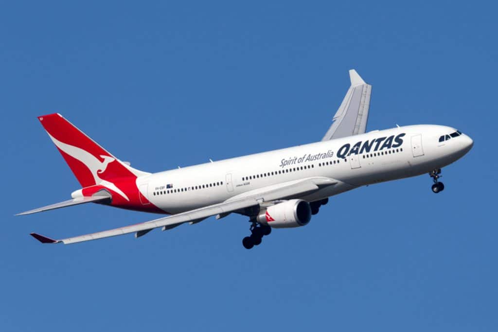 qantas direct flights nyc and london
