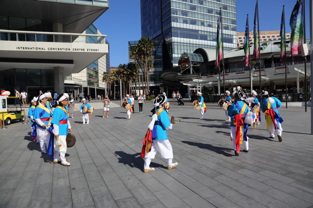 dance performers dressed in traditional korean clothing